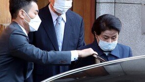 지난해와 달리…전두환, 말없이 광주지법 출석[청계천 옆 사진관]