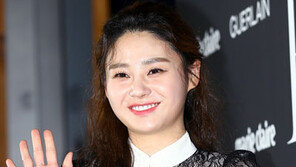[연예뉴스 HOT①] 연기자 윤주, 간이식 수술 기다리는 중