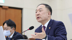 홍남기 “3차 추경 상당 규모, 적자국채로 충당…100%는 이번 한번뿐”
