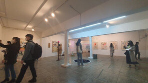 나얼·하정우·솔비 등 화가로 변신한 연예인들…왜 그림에 빠졌나