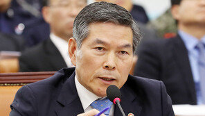 정경두 “김정은 특이동향 없다…작년 27일 안 나온 적 있어”