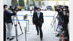 조국 딸 ‘제1저자 논문’ 엇갈린 증언…장영표 교수, 재판부 질타 받아