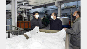 김정은 건강이상설 속…北 ‘권력서열 3위’ 박봉주, 시찰 현장 사진 공개