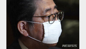 아베, 코로나19發 휴교 장기화에 “9월 학기제도 검토”