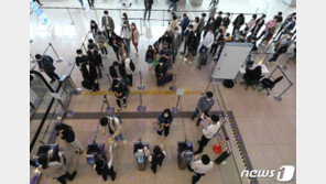 황금연휴 첫날, 전국 명소 곳곳 ‘북적’…거리두기 실종 우려도
