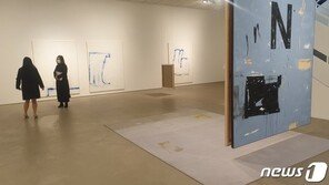 美 대통령 딸 이방카 트럼프 집 거실에 걸린 그림은 ‘낙서일까 작품일까’