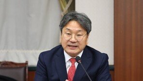 강기정 “靑·정부 전혀 개헌 생각하지 않아”…野 “개헌 논의 단호히 반대”