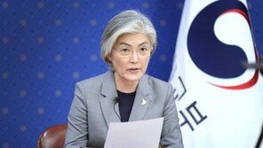 강경화-폼페이오 통화…“원론적 수준서 방위비 협상 논의”