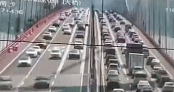 [월드톡]中 광둥성 6차선 다리 파도처럼 ‘출렁’…이틀째 통제