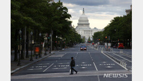 ‘코로나 봉쇄’ 속 가사와 육아는 여성의 몫?…美 엄마들도 뿔났다