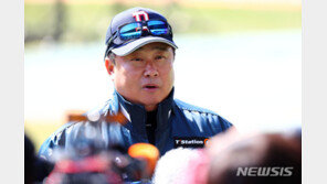 두산 김태형 감독 “플렉센, 부담 이기고 잘 던졌다”