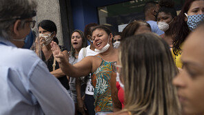 사망자 1만명 넘었는데 제트스키 즐긴 브라질 대통령 