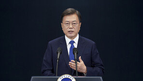 文대통령, ‘전국민 고용보험’ 추진 공식화…단계적 추진에 방점