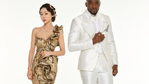 샘 오취리, 벨르제이와 우아한 커플룩…앙드레김 아뜰리에 화보 공개