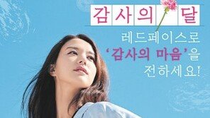 여름 아웃도어 재킷에 꽃이 활짝 피었습니다