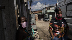‘확진자 급증’ 브라질…클로로퀸 처방 앞두고 대통령·의료계 ‘엇박자’