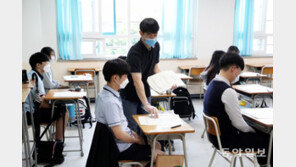 [청계천 옆 사진관]‘등교보다 더 떨려요!’…성적 산출 올 첫 수능 학력평가