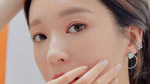  ‘사복여신’ 강민경, 주얼리 화보 공개 …청순+우아 매력 ‘뿜뿜’