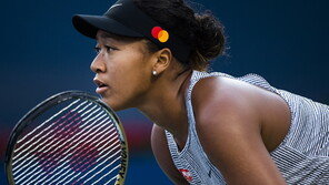 ‘日 테니스 스타’ 오사카, 여성 스포츠 스타 수입 1위…약 460억원