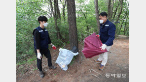 무단투기 쓰레기에 담배꽁초까지…‘북악산 쓰레기 수거 작업’ 참여 해보니