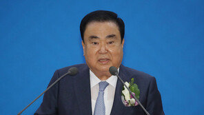 떠나는 文의장 “21대 국회는 의원끼리 고소고발 남발 없길”