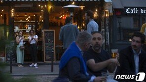프랑스, 봉쇄령 대폭 완화… 석달만에 식당, 카페 등 영업허용