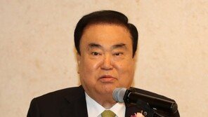 떠나는 문희상 “다시는 의원들끼리 총질 말라” 당부