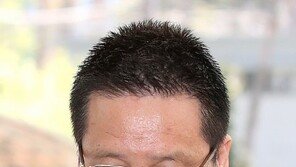윤중천, 2심도 징역 5년6개월…‘성범죄 무죄’ 판단 유지(종합)