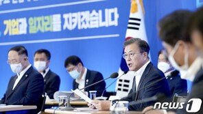 문대통령, 금융위·산은에 격려금…“코로나 금융지원 감사”