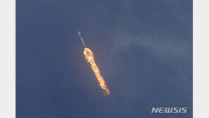 우주여행 시대 열렸다…스페이스X 첫 ‘민간’ 유인우주선 발사 성공