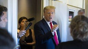 트럼프 “내달 G7 9월로 연기, 한국도 초청”…靑 “협의 할 문제”