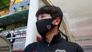 [현장 인터뷰] 김기동 감독 “스리백 성공적…울산 잡고 싶다”