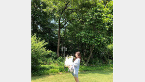 ‘부부의세계’ 한소희, 반전 상큼 미소…청순미 가득 일상