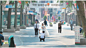 한산해진 인사동 거리에서 웨딩촬영