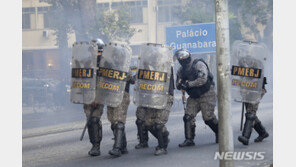 브라질 정국 격랑 속으로…대통령 탄핵 찬반 시위대 첫 충돌