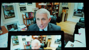 파우치 박사 “트럼프 대통령과 2주간 대화 안해”