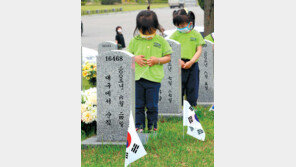 호국보훈의 달… 고사리손 모아 “감사합니다”
