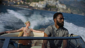 ‘테넷’, 위기에 빠진 극장가 ‘구원자’ 될까