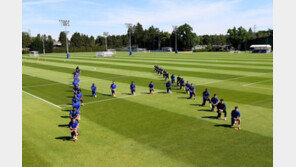 리버풀 이어 첼시도 ‘무릎 꿇기’…플로이드 추모?인종차별 반대