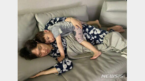 장성규, 붕어빵 부자…“난 잠에, 넌 아빠에 취했고”