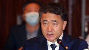 정부 “올해 국산 치료제 개발 목표…임상시험 1000억원 긴급 지원”