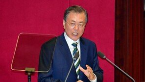 ‘임기 중 딱 한번’ 국회 개원연설…靑 “文대통령, 5일이라도 가능”