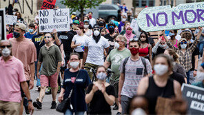 ‘플로이드 사망’ 추모 행사, 서울서도 열린다…침묵 행진