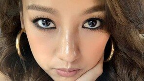 이효리, 강렬 풀메이크업+물오른 미모…친근 제주댁 지운 연예인 포스