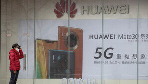 英, 삼성전자·일본 NEC와 5G장비 공급 협의…“화웨이 대체”