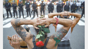 에스퍼 공개항명에 경질설… 매티스 “트럼프는 분열 대통령”