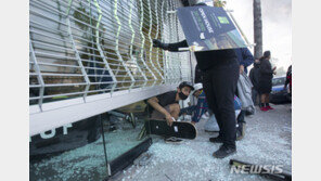 플로이드 시위, 1992년 LA폭동과 다른 점은?