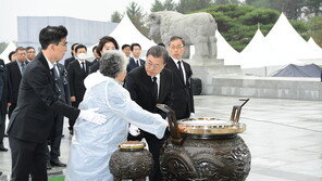 보훈처, 현충일 추념식에 연평도·천안함 유족 등 7명 초청