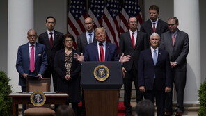 美 ‘깜짝’ 고용호조…트럼프 “경제재개 덕분” 우쭐