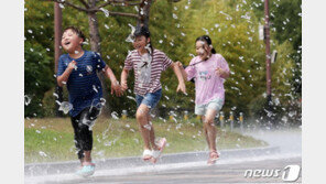 [날씨] 일요일 체감기온 31도 이상 ‘무더위’…가벼운 옷차림 필수